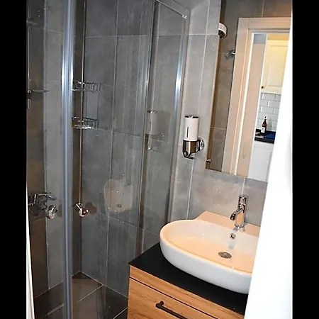 מלון Cadde Suits 3*